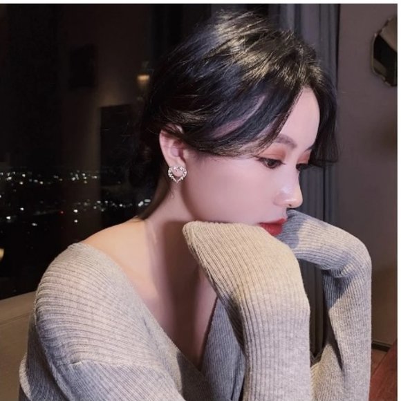 NWT Diamond Heart Shape Earrings - Picture 6 of 7